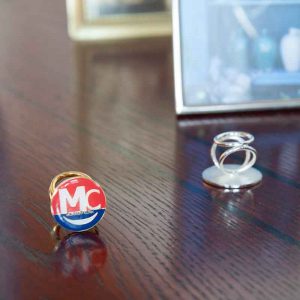 sjaalringen, hard emaillen pins