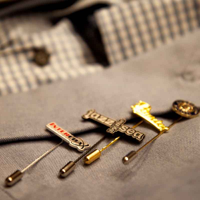 diverse reliëf pins met stick